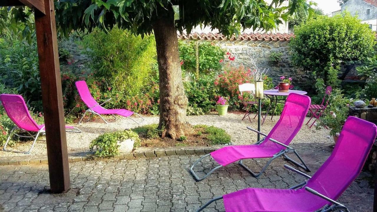 L' Esterlanges Suite Famille 2 Chambres 4 Personnes Proche Puydufou Saint-Vincent-Sterlanges Екстериор снимка